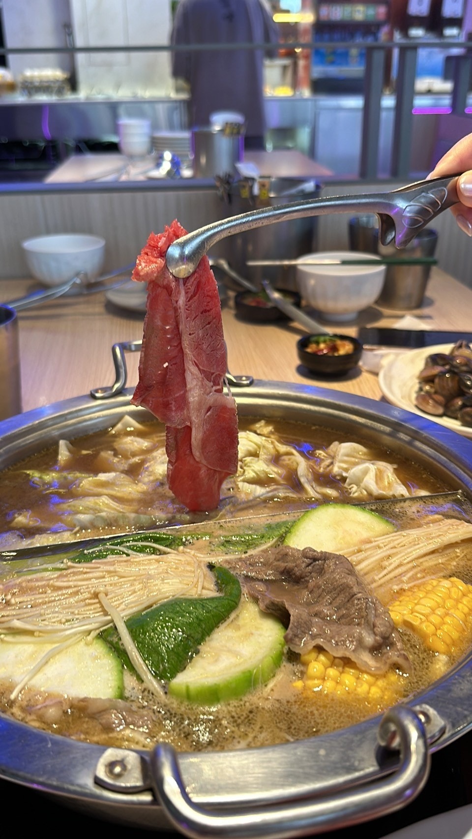 台中吃到飽推薦，千元有找！饗麻饗辣台中吃到飽CP值高！還有澳洲M9和牛、現撈活跳蝦~